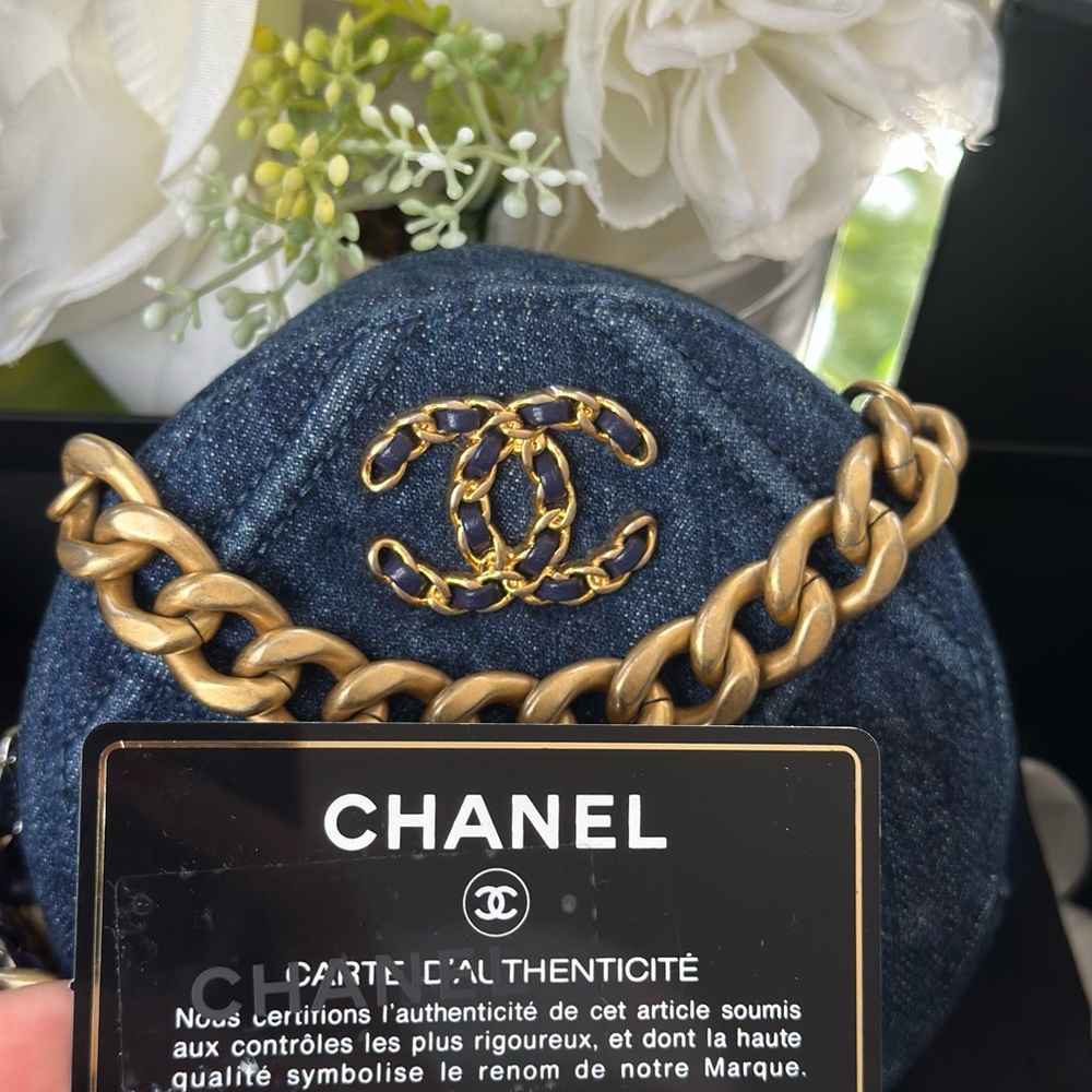 Chanel 19 denim round bag cross body - Picture 3 of 12
